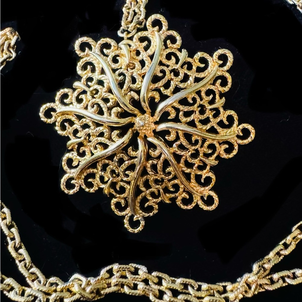 Vintage MCM Monet Gold tone Pendant with chain